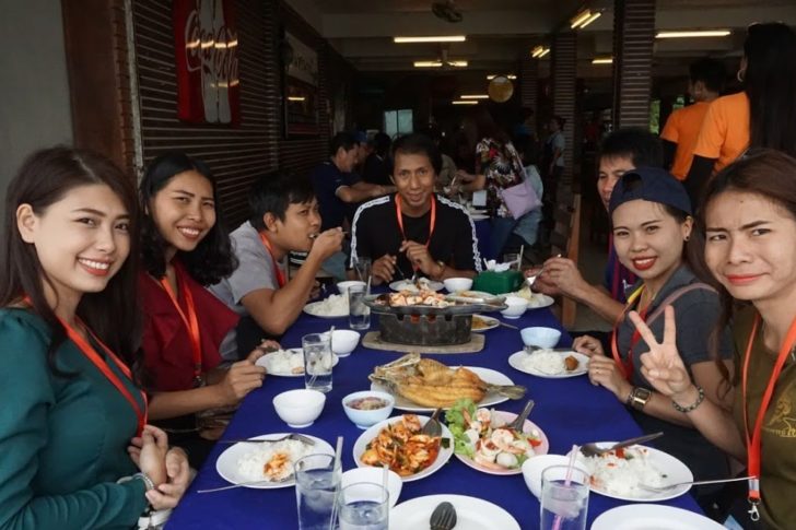 เที่ยวหมู่คณะ