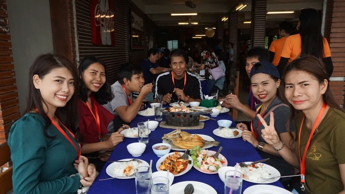 เที่ยวหมู่คณะ